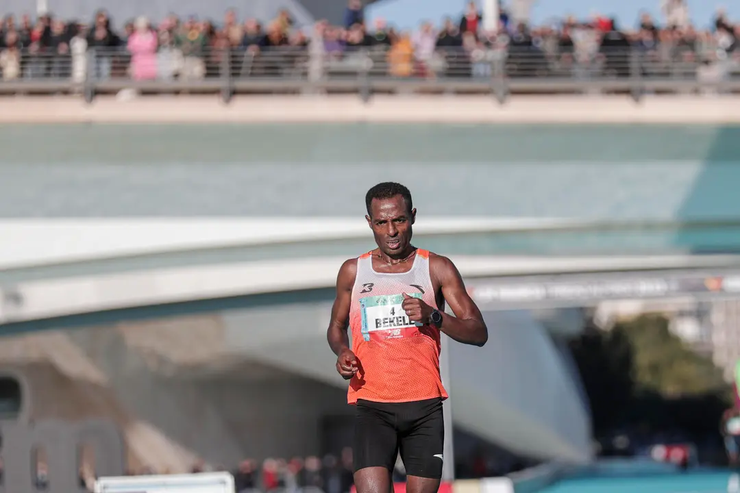 El legendario atleta keniano, Kenenisa Bekele, de 41 a&ntilde;os, en una imagen de archivo en el Marat&oacute;n de Valencia. EFE/Manuel Bruque