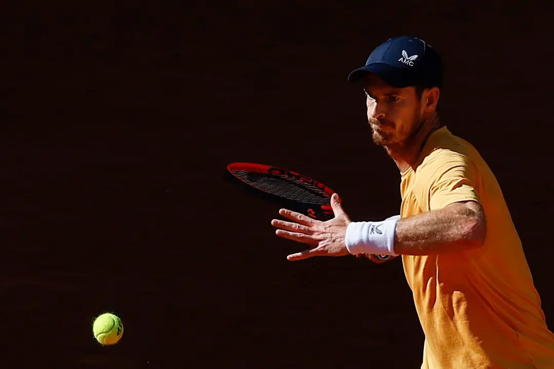 El tenista brit&aacute;nico Andy Murray devuelve una bola en una imagen de archivo. EFE/Chema Moya