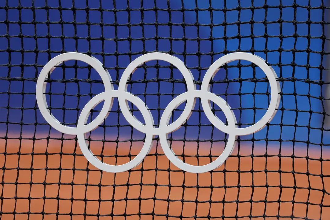 Detalle de los aros ol&iacute;mpicos, este jueves en Par&iacute;s. EFE/ Lavandeira Jr