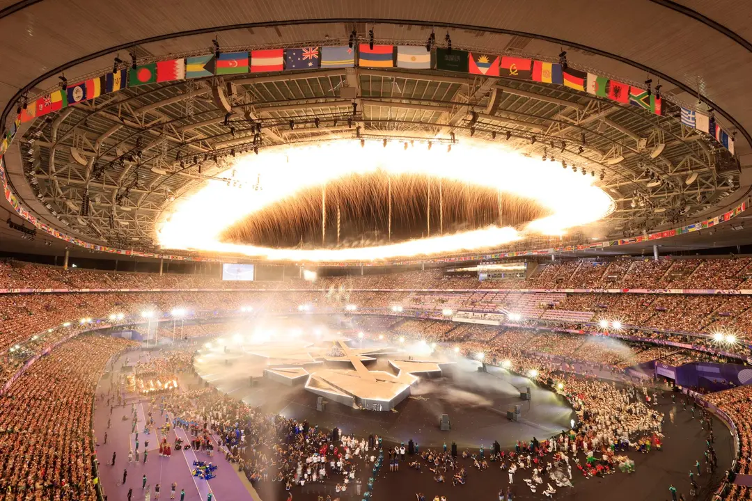 Fuegos artificiales iluminan el estadio durante la Ceremonia de Clausura de los Juegos Ol&iacute;mpicos de Par&iacute;s 2024, este domingo, en el Estadio Stade de France en Par&iacute;s (Francia). EFE/EPA/RITCHIE B. TONGO