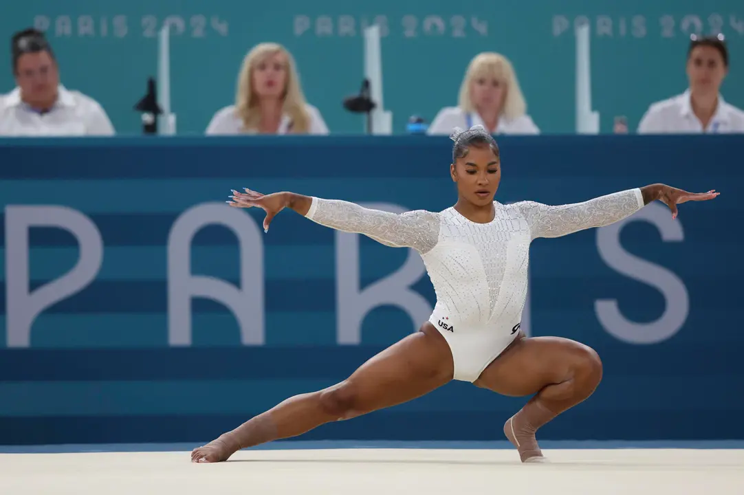 Jordan Chiles critic&oacute; este jueves por "injusta" la retirada de su bronce en suelo en Par&iacute;s 2024, tras una apelaci&oacute;n que dio por medallista en su lugar a la rumana Ana Barbosu. EFE/ Miguel Guti&eacute;rrez