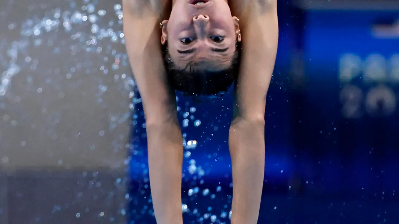 Saint-denis (France), 09/08/2024.- La espa&ntilde;ola Valeria Antolino durante su actuaci&oacute;n este viernes en la prueba de trampol&iacute;n de tres metros de los Juegos de Par&iacute;s, donde acab&oacute; en octava posici&oacute;n EFE/EPA/TOLGA AKMEN