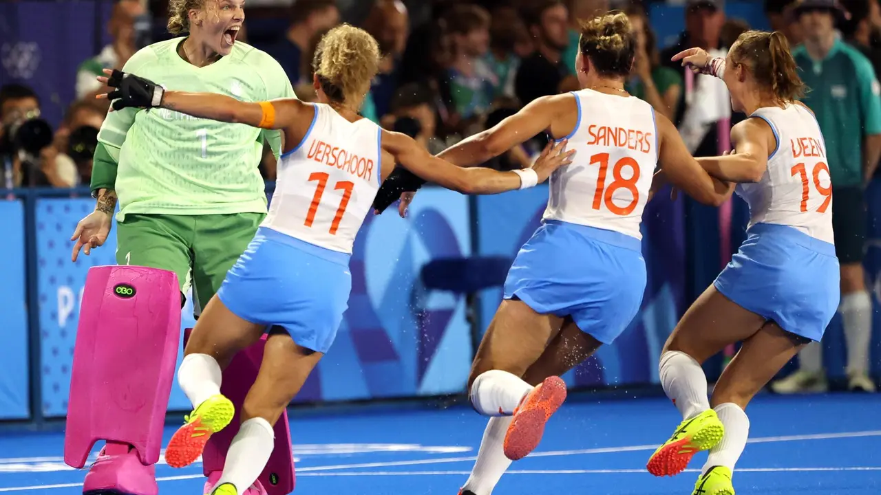 Pa&iacute;ses Bajos reedit&oacute; el t&iacute;tulo de campe&oacute;n ol&iacute;mpico femenino de hockey al vencer a China en la final. EFE/EPA/YAHYA ARHAB