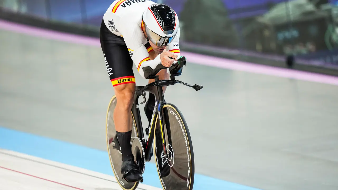 Alfonso Cabello finaliza tercero en su serie clasificatoria de la contrarreloj 1000 m C4-5 de los Juegos Paral&iacute;mpicos Par&iacute;s 2024, este viernes en la capital francesa. EFE/CPE/David Ram&iacute;rez